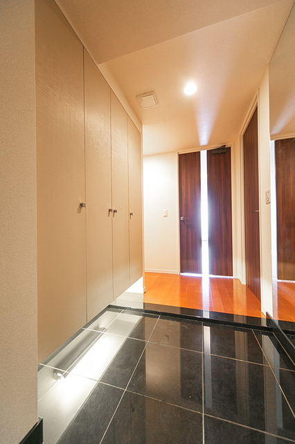 玄関　※写真は同タイプ住戸です。