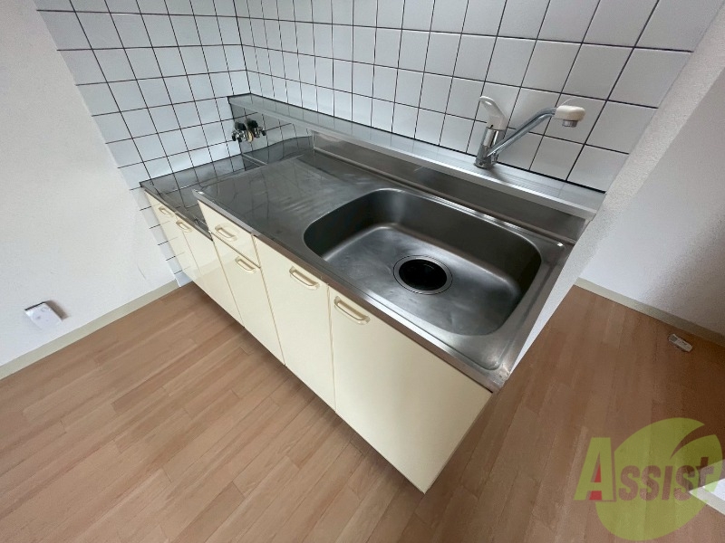 キッチン　洗い場が大きくて洗い物もしやすそうです。