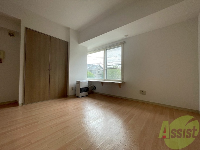 その他部屋・スペース　こちらのお部屋は光が差し込む、温かみのあるお部屋です。