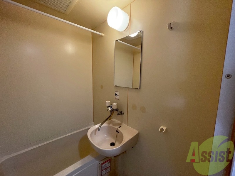 洗面設備　ユニットバス内の洗面台です。朝の身支度もスムーズです。