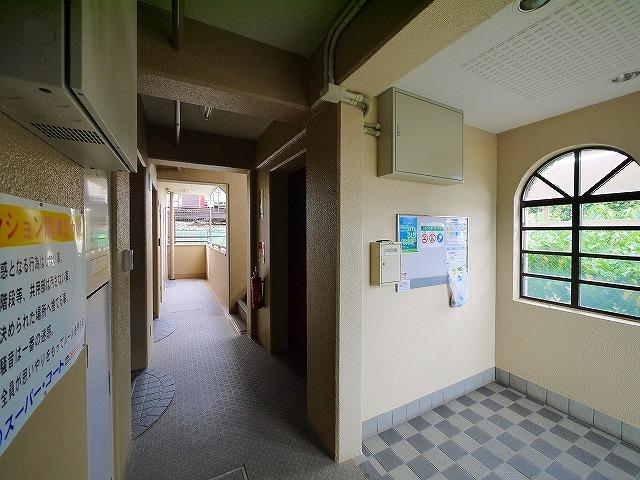 エントランス　清潔なエントランスです