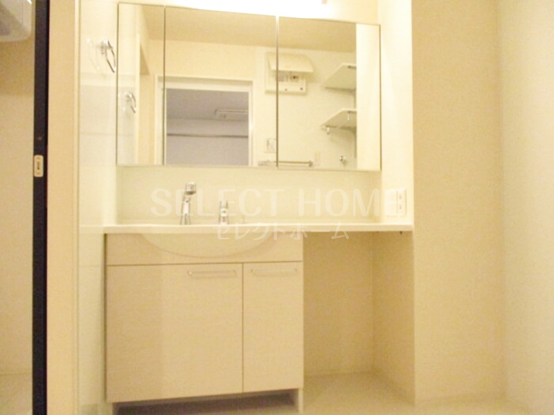 洗面設備　朝の支度にも助かる、独立の洗髪洗面化粧台