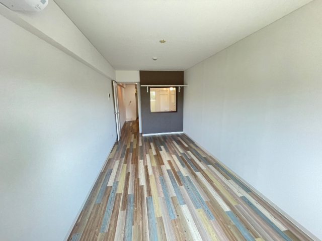 居室・リビング　洋室１０．５帖あります。