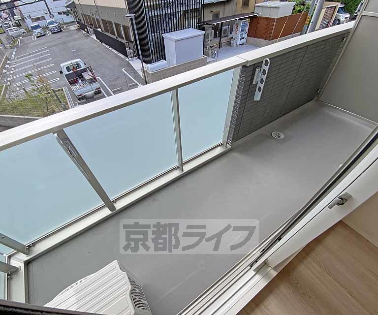 バルコニー　南向きの明るいバルコニーです。