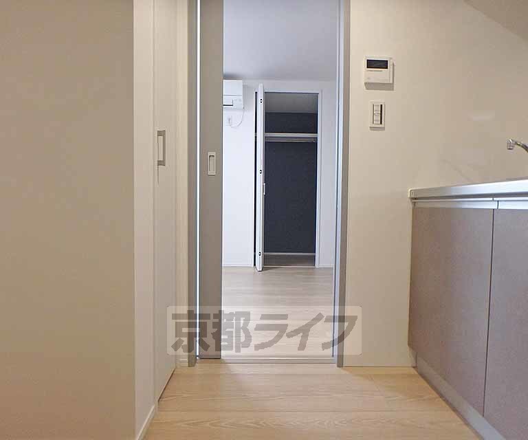 その他部屋・スペース　玄関から室内を見た様子です。