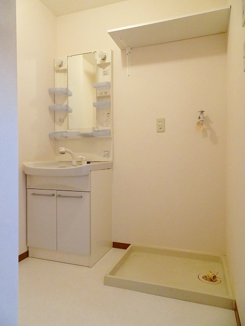 洗面設備　シャワー付き洗面化粧台