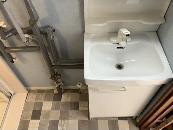 洗面設備　朝の身支度に便利な洗面台です♪