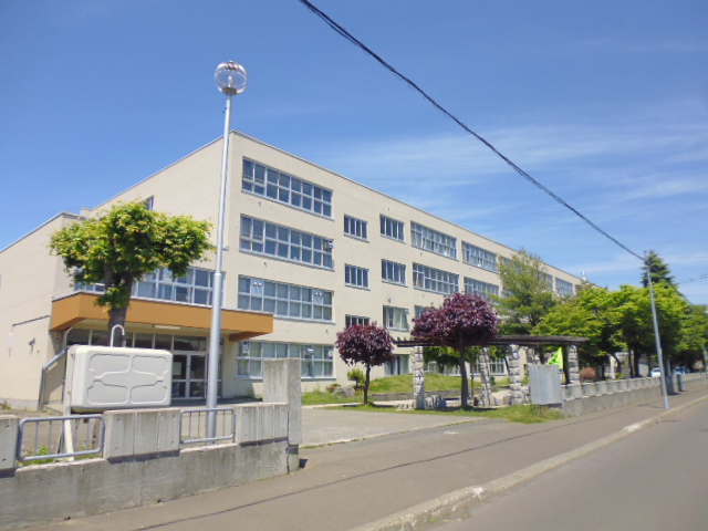 中学校　札幌市立新琴似北中学校（中学校）まで1160m