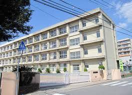 小学校　明石市立錦浦小学校（小学校）まで912m