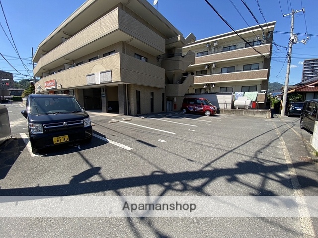 駐車場　ロビー