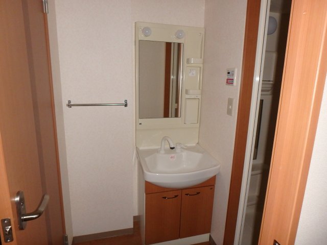 その他　同型イメージ洗髪洗面化粧台