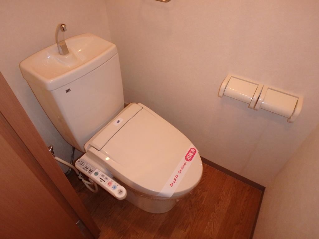 トイレ　同型イメージシャワー付トイレ
