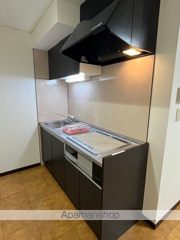 キッチン　※お部屋によって壁紙・床の色が変動する場合がございます。