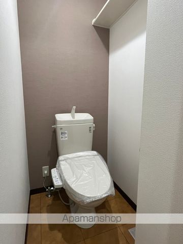 トイレ　※お部屋によって壁紙・床の色が変動する場合がございます。