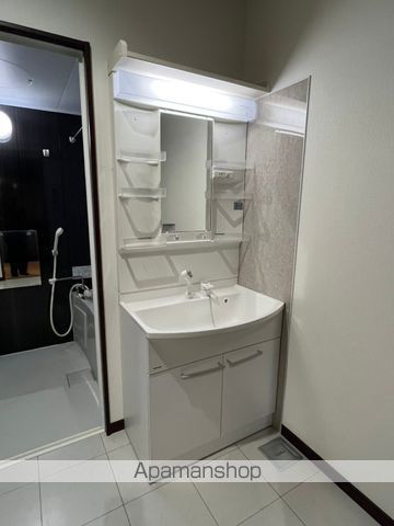 洗面設備　※お部屋によって壁紙・床の色が変動する場合がございます。