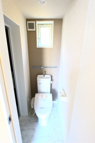 トイレ　同タイプ参考写真です。