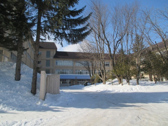 中学校　帯広市立西陵中学校（中学校）まで1886m