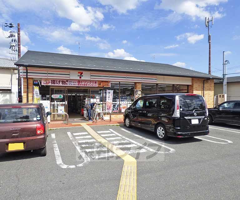 コンビニ　セブンイレブン京都大宮総門口店（コンビニ）まで102m