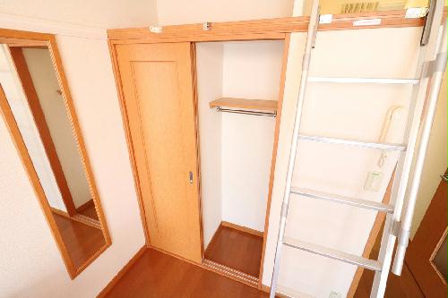 収納　あれば便利なロフト付！梯子を付け替えクローゼット上も収納活用