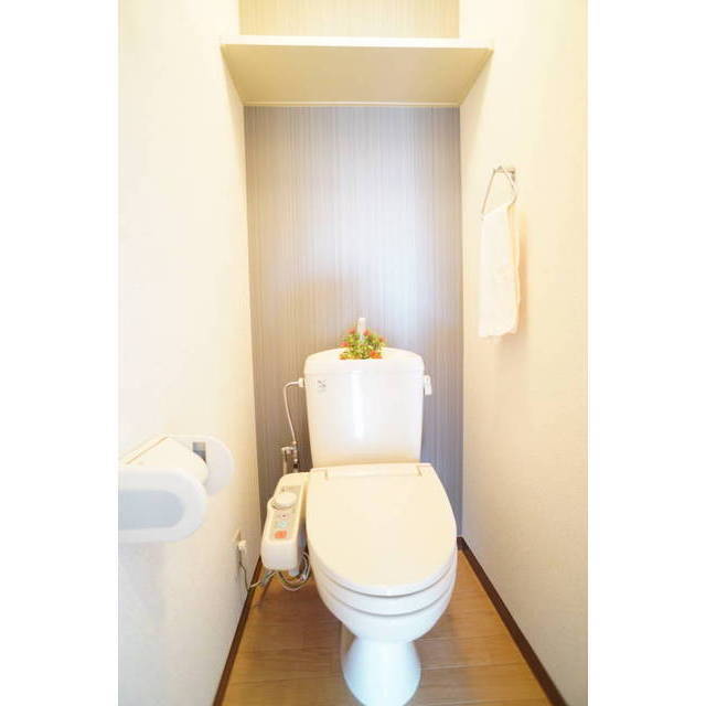 トイレ　洗浄・暖房機能付き便座で快適にご利用頂けます♪