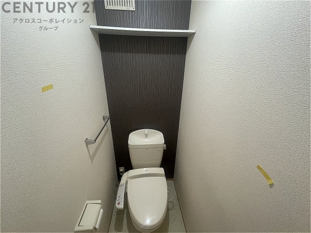 トイレ　温水洗浄暖房便座ついてます