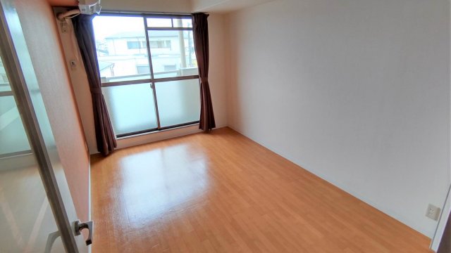 居室・リビング　エアコン付きなので年中快適です