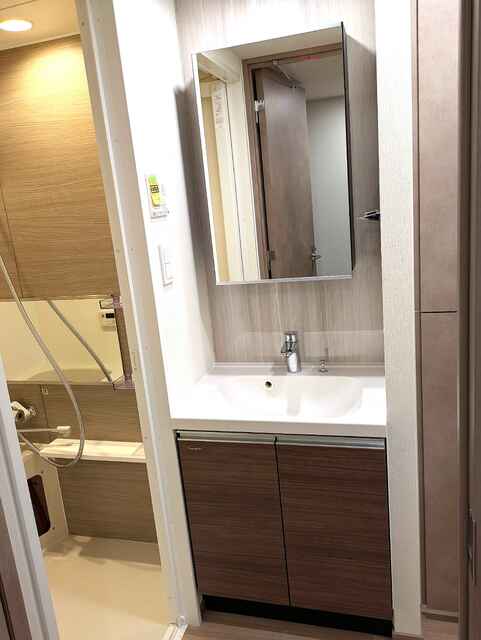 洗面設備　◆朝の支度に便利な洗面化粧台◆