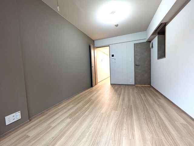 居室・リビング　◆壁１面オシャレなアクセントクロスの洋室７帖◆