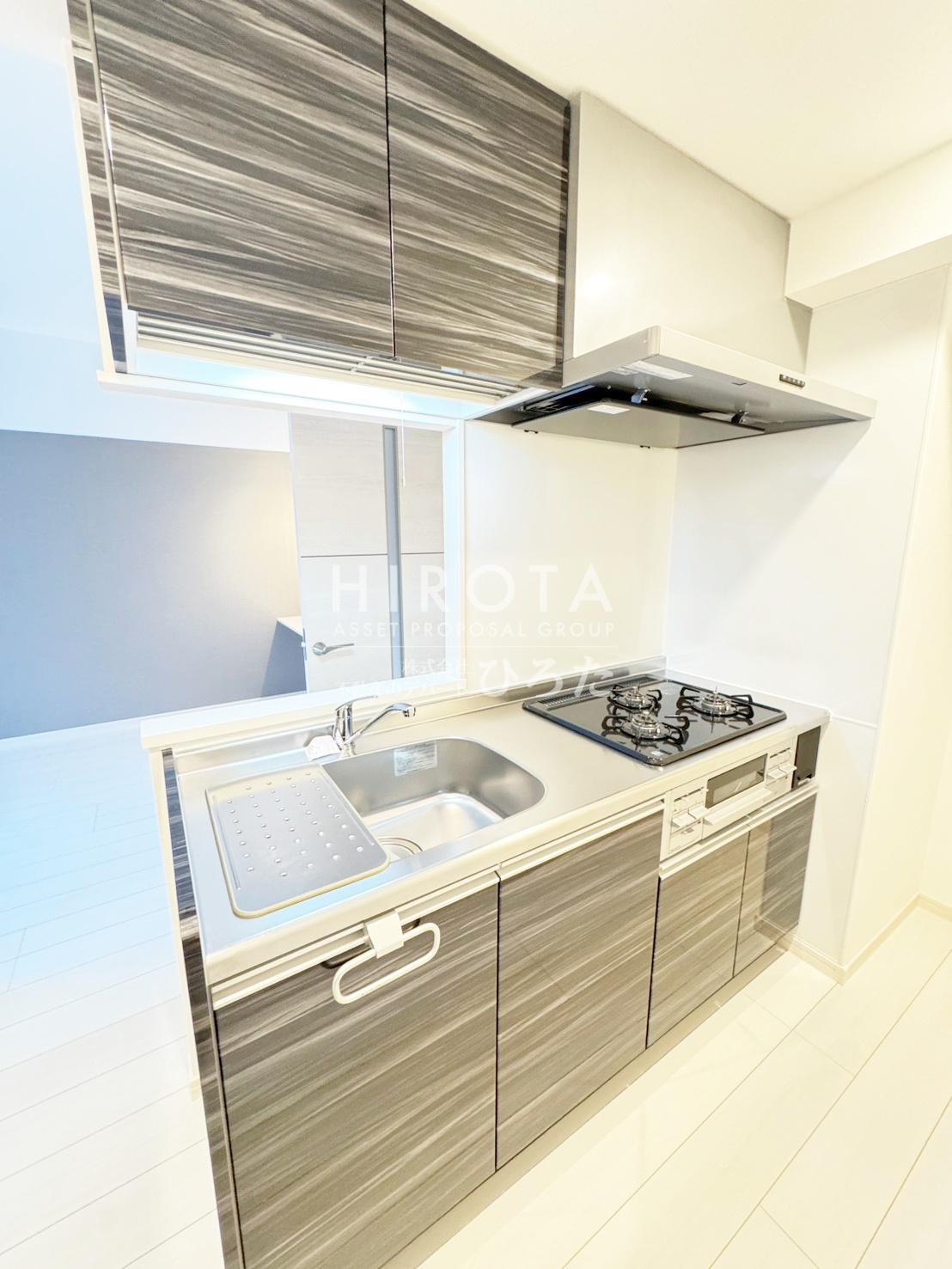 キッチン　※同タイプの別のお部屋の写真です。