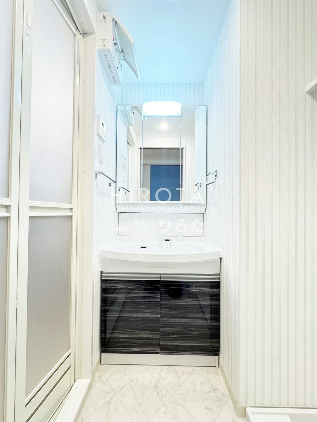 洗面設備　※同タイプの別のお部屋の写真です。