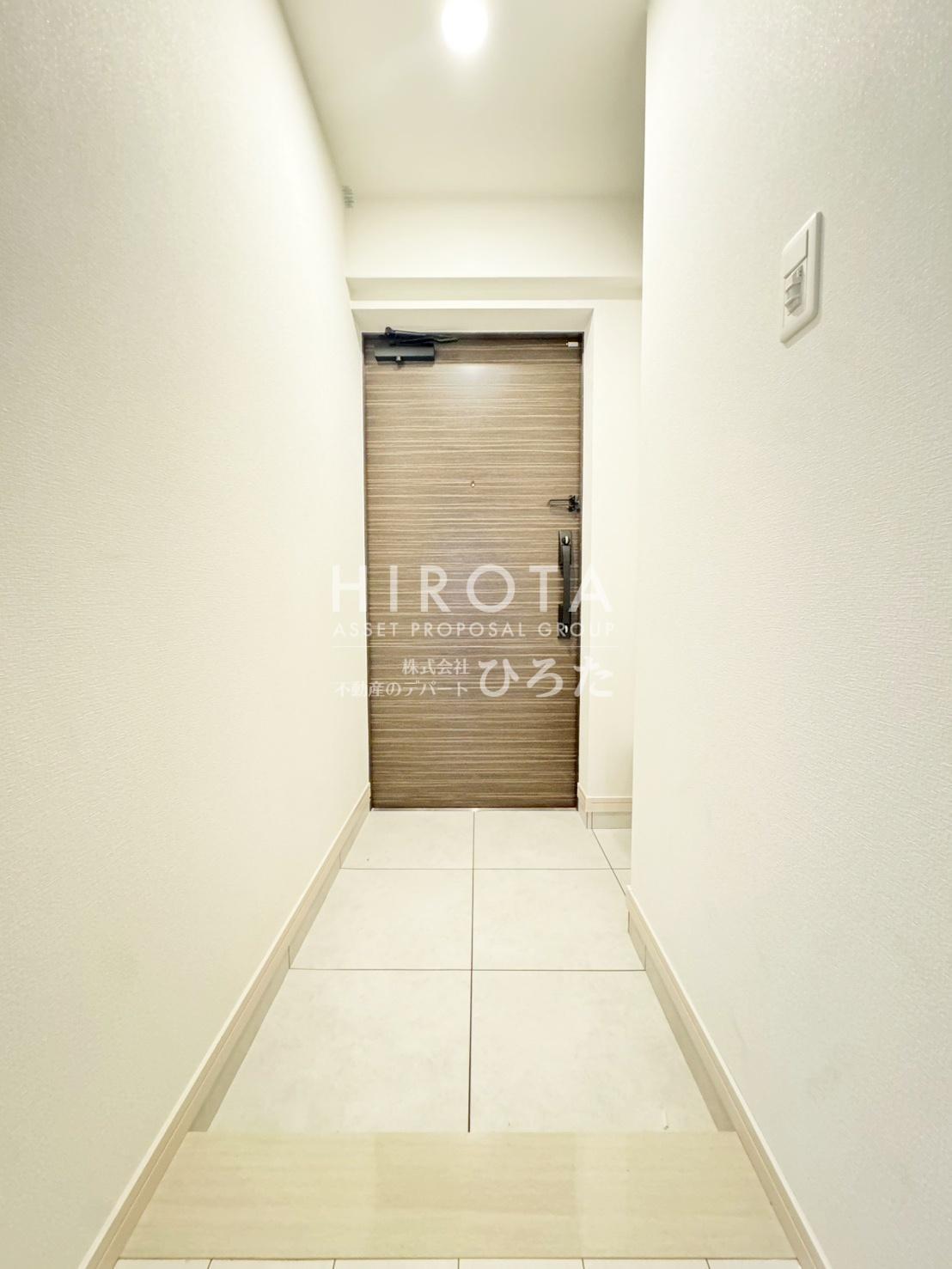 玄関　※同タイプの別のお部屋の写真です。