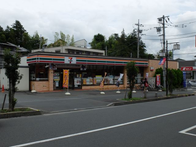 コンビニ　セブンイレブン（コンビニ）まで300m