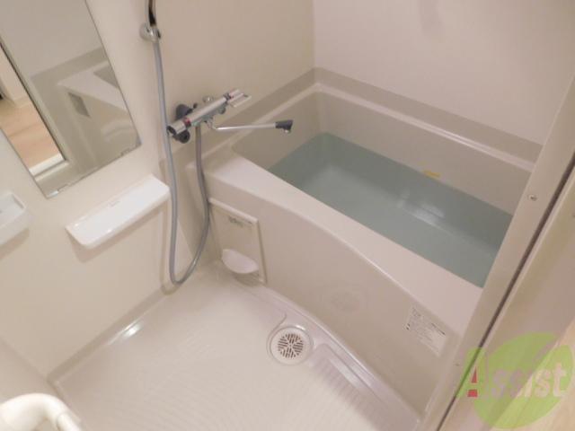バス・シャワールーム　浴室乾燥機付きのお風呂です。