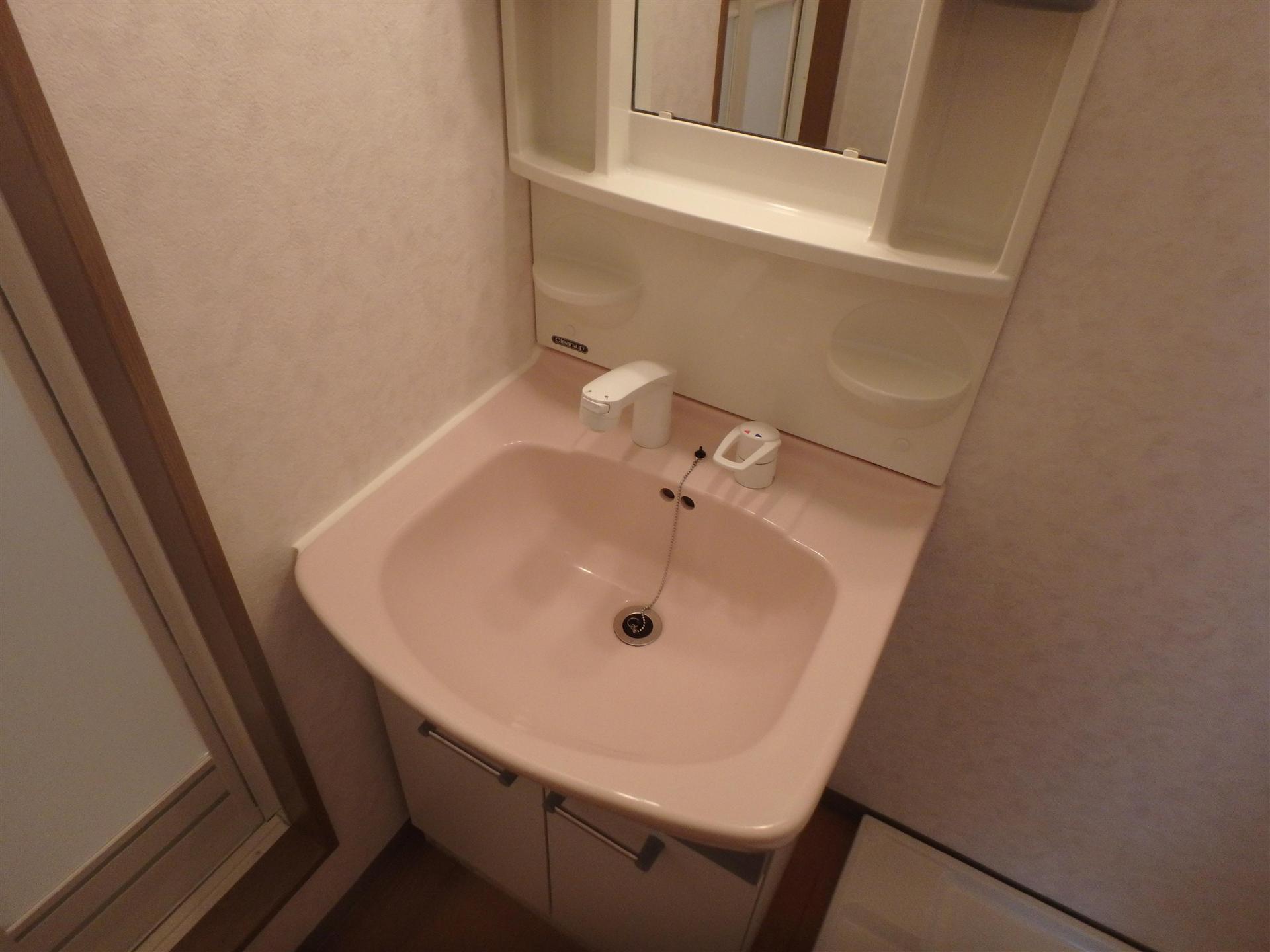 洗面設備　洗髪洗面化粧台で忙しい朝も身支度が進みます