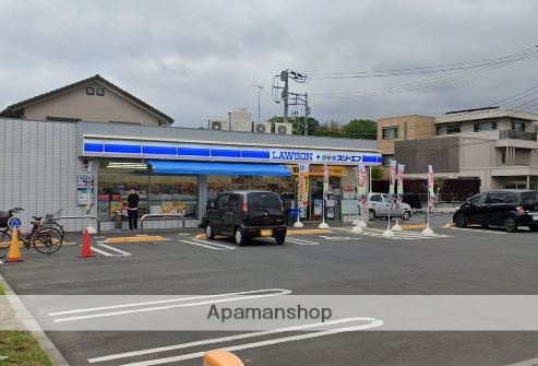 コンビニ　ローソン（コンビニ）まで740m