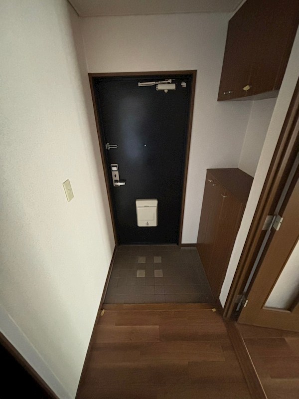 玄関　反転間取参照