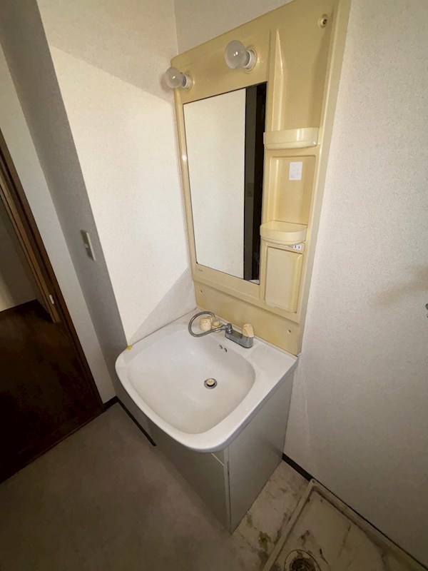 洗面設備　反転間取参照