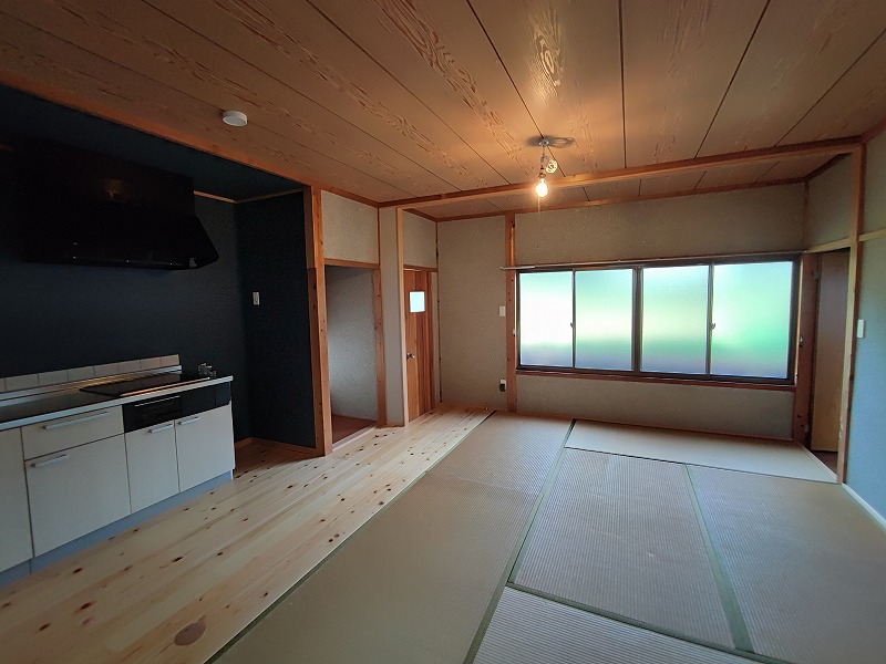 居室・リビング　水回り近くはフローリングに、それ以外は畳になっています