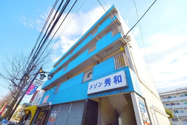 建物外観　★明るい道だけで帰れてコンビニも近いんです★