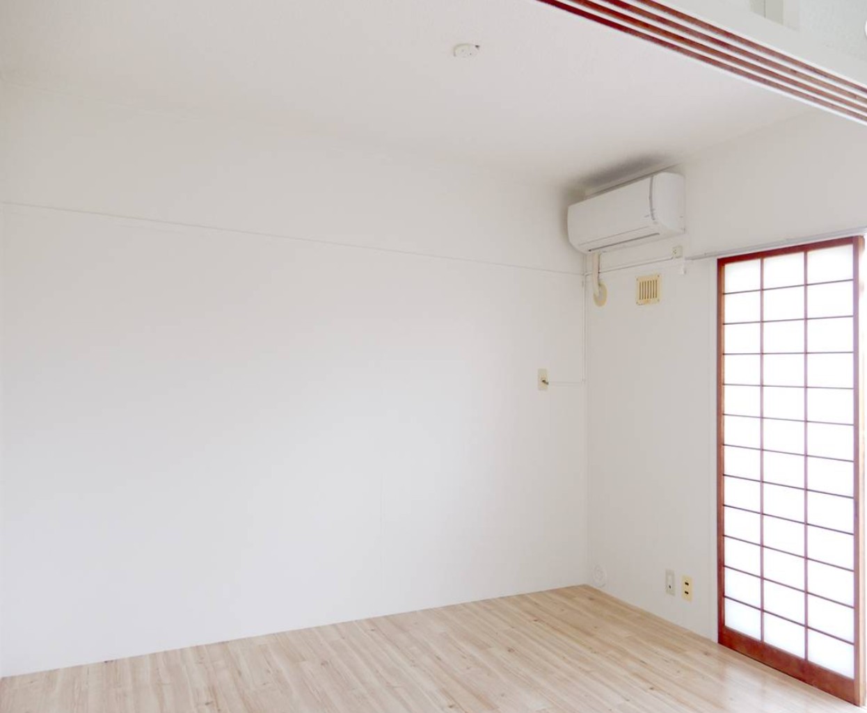 居室・リビング　同タイプ写真です