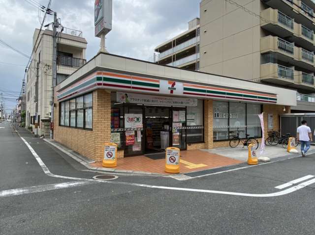 コンビニ　セブンイレブン（コンビニ）まで358m