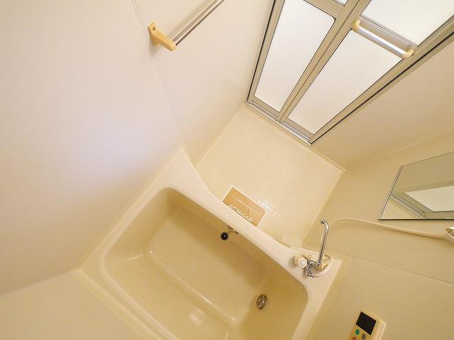 バス・シャワールーム　落ち着いた空間のお風呂です