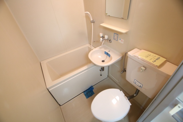 バス・シャワールーム　※写真は別室の参考写真です。現況優先。