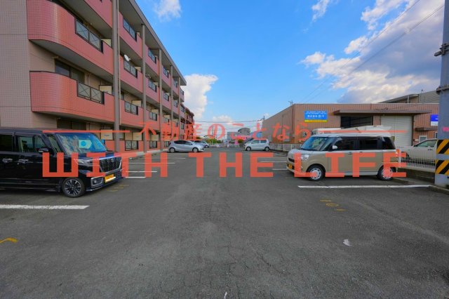 駐車場　車をお持ちの方に嬉しい駐車場付きの物件です