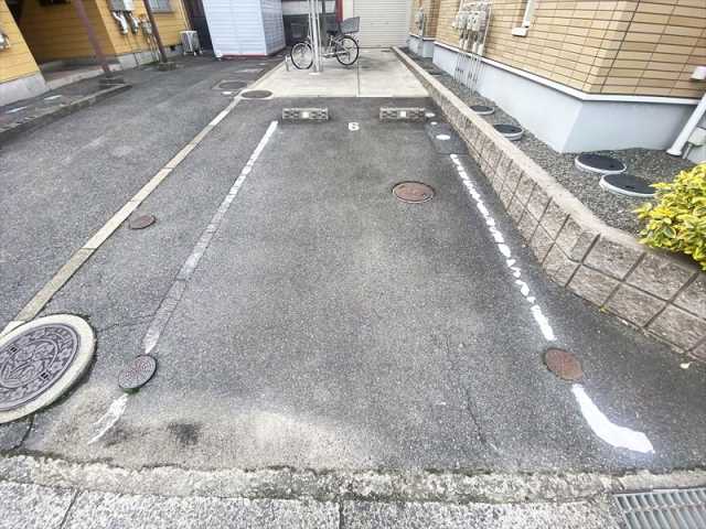 駐車場　エントランス