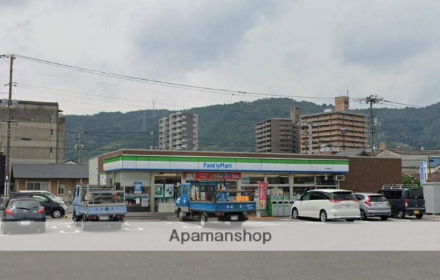 コンビニ　ファミリーマート（コンビニ）まで90m