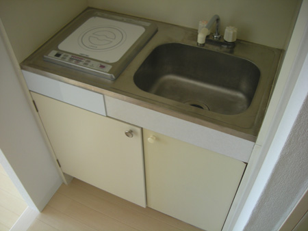 キッチン　コンパクトなキッチンで掃除もラクラク