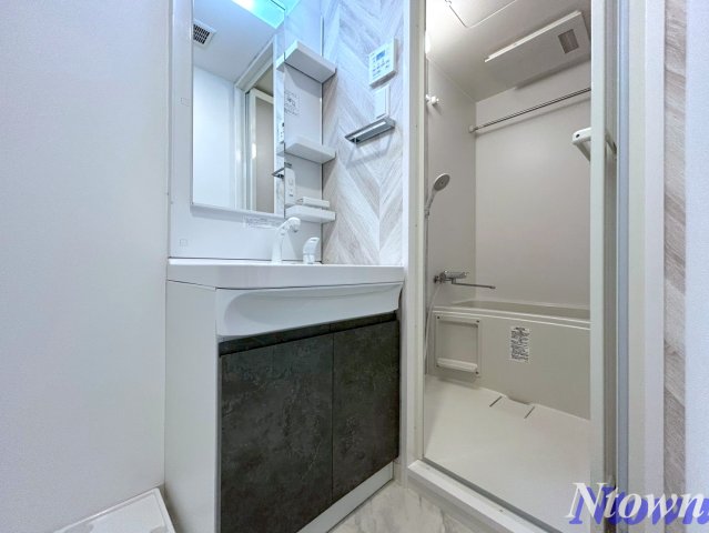 洗面設備　朝の支度にも助かる、独立の洗髪洗面化粧台