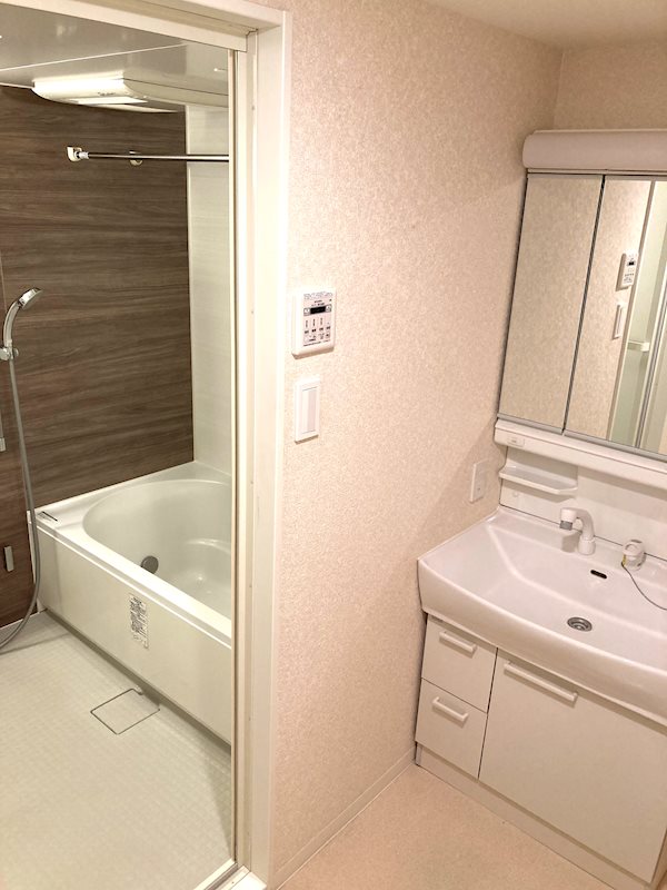 洗面設備　身支度に欠かせない独立洗面台♪