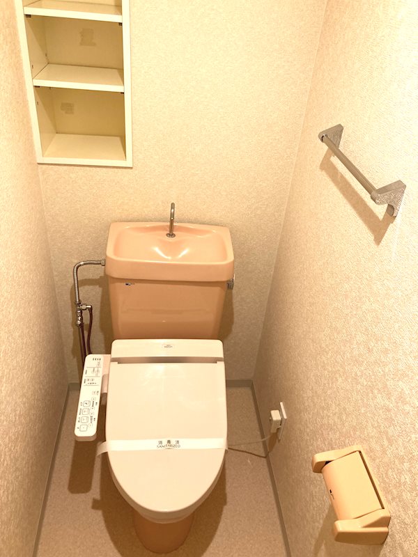 トイレ　嬉しい温水洗浄便座♪